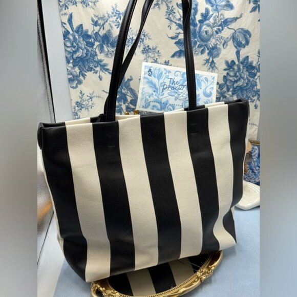 🆕 KARL LAGERFELD PARIS 🧿 NWT Hotel Beach Stripe Tote, Black & White - Picture 7 of 15